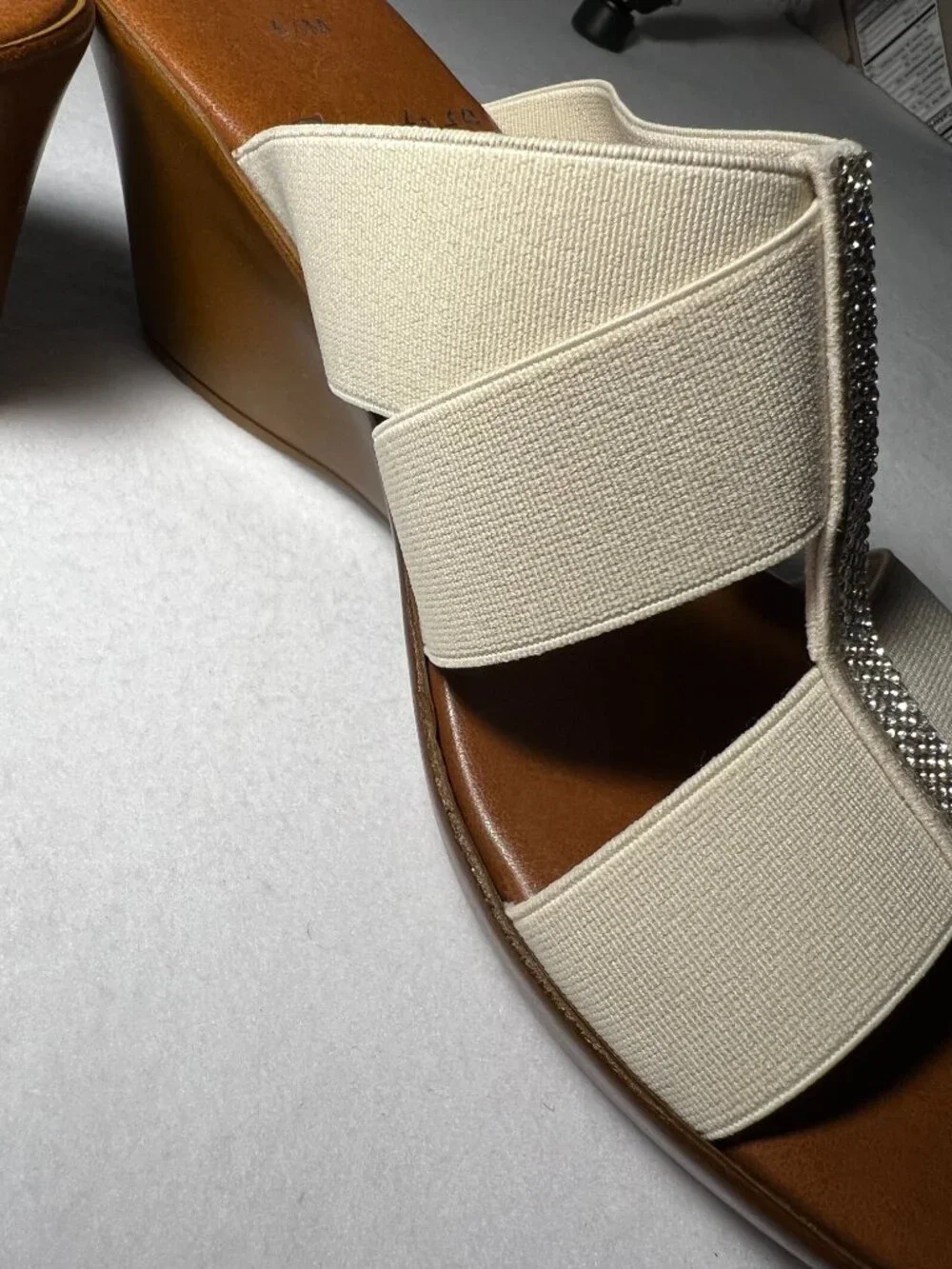 Italian Shoemakers Women's 6.5M Contesa White/Wood Color Wedge Sandal Heel